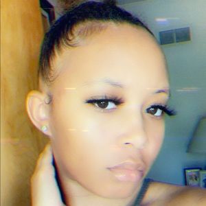 Meet your Posher, Camille